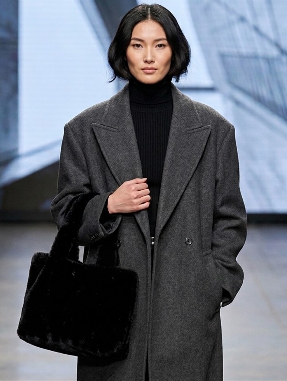 Plush Faux Fur Tote Bag in Deep Black